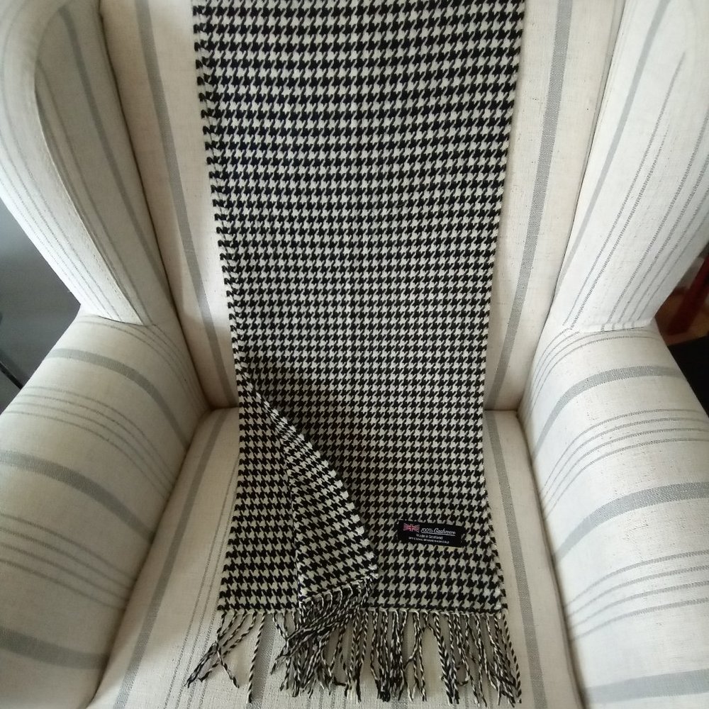 Cashmere Houndstooth Check Scarf